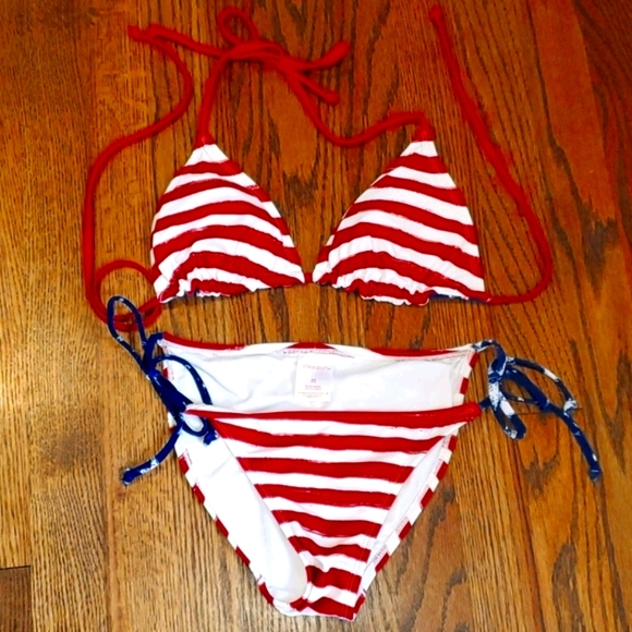 Bikini - Picture 8 of 10